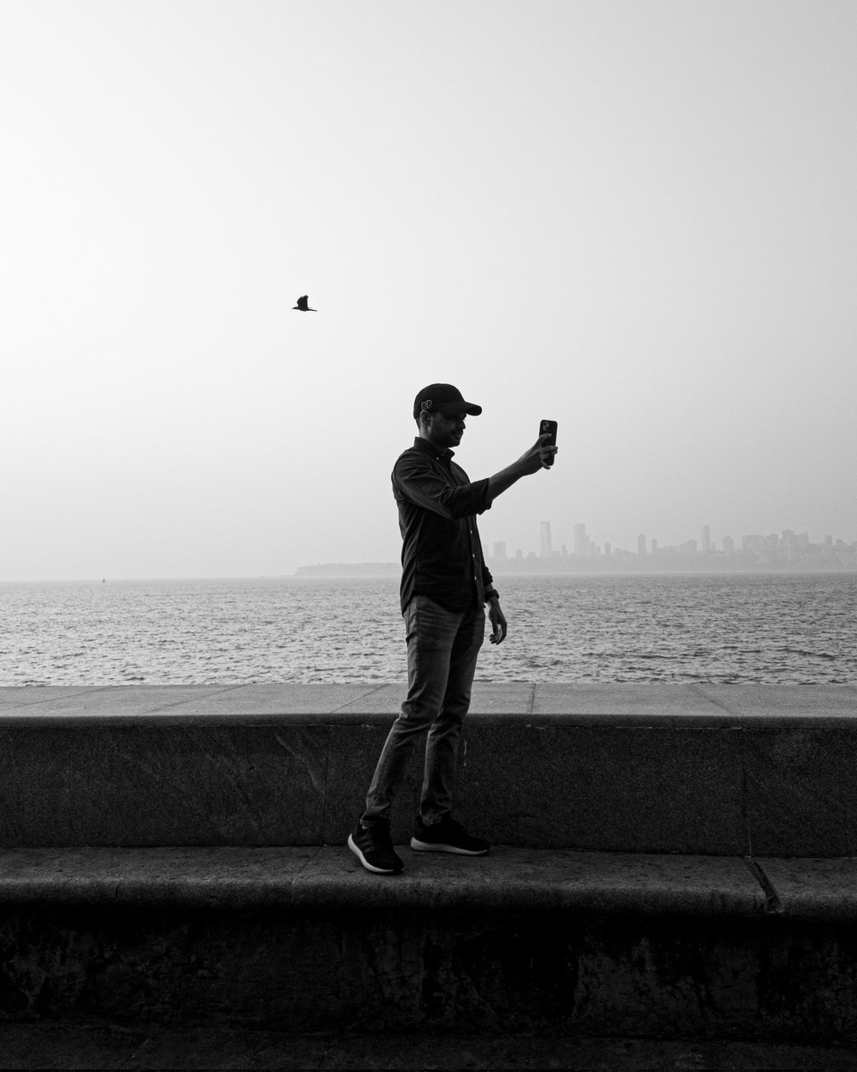 Dreamer in city of dreams 

Let me know your thoughts and retweet if you like the photo 😊

#Mumbai #cityofdreams #photography #mumbaiphotography #streetphotography #photographersofmumbai #mymumbai #IncredibleIndia #Maharashtra #maharashtrtourism #blackandwhitephotography