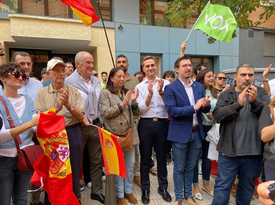 Espanol___'s tweet photo. @PSPVProCS @PSPV_CS @samuelfalomir @rsanzmonroig @jmoralesibanez @MariviGarrido1 @rafasimosancho @SocialistesVal @mariajirom @PatriciaPuerta_ A ver boca chanclas...  acaso tenéis imágenes de @LlanosMasso y @tono_ortola con pasamontañas y quemando contenedores? No existe ninguna imagen de violencia ni hubo actuacion policial por disturbios. https://t.co/UugIG1hqaf