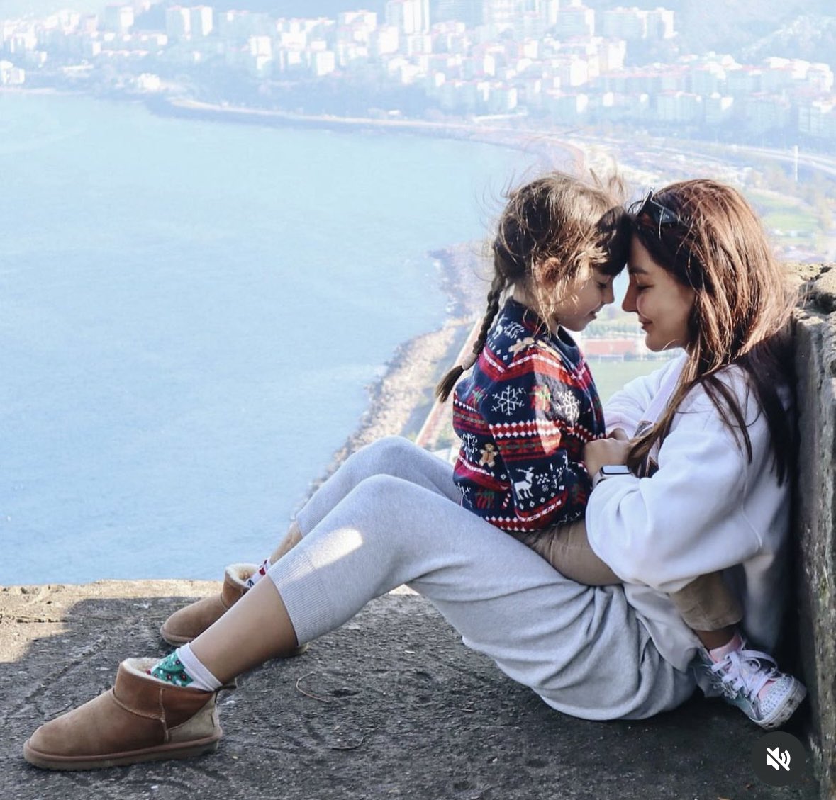 Tumyad4's tweet photo. Yaradan merhametiyle muamele etsin,çileli Dünya hayatı son buldu.

#AyşenurParlak https://t.co/D4Sp1xKd6V