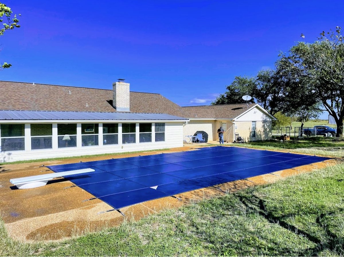 MeycoPoolCovers's tweet image. Wow, check out that massive Texas sky! It's a gorgeous shade of blue, and it looks even more stunning with that blue MeycoLite cover.  Thanks, Lake Air Pool Supply

#pool, #safetycover, #fall, #safetyfirst, #bigbluesky