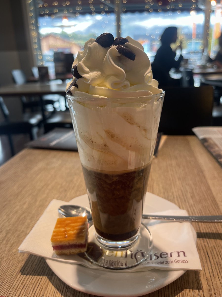 Swiss_Cathy's tweet photo. #Viennoisdujour ☕️😁

#pausecafé #caféviennois 

#Zenhaüsern #Conthey #Valais https://t.co/8d0VCosfBm