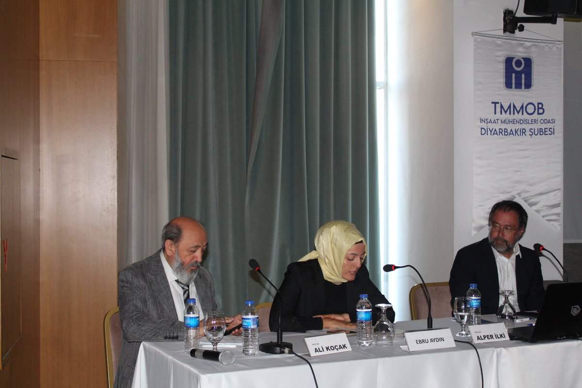 Şubemiz tarafından, deprem paneli düzenlendi.

 Panele, Dicle Üniversitesi’nden Doç. Dr. Mehmet Emin Önlü, İstanbul Teknik Üniversitesi’nden Prof. Dr. Alper İlki, Yıldız Teknik Üniversitesi’nden Prof. Dr. Ali Koçak, Jeoloji Mühendisi Dr. Şefik İmamoğlu konuşmacı olarak katıldı