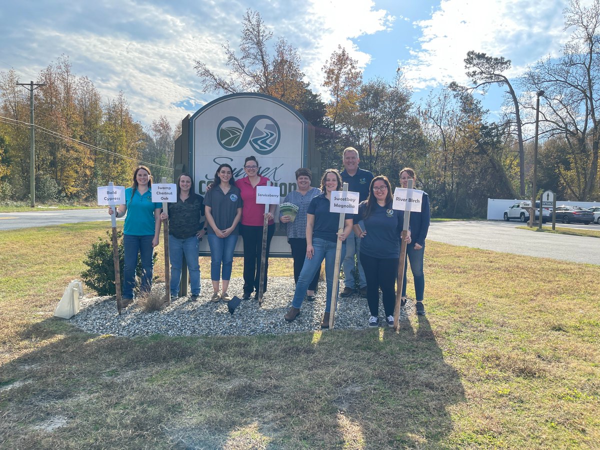 DelawareForests's tweet image. @scd_de native tree giveaway in Georgetown - Last Thursday, in less than 30 minutes, 200 trees were given away to the community 🌳 These trees were provided by @DNRECClimate - Thank you for partnering with us. The turnout was incredible! #NetDE #communitrees
