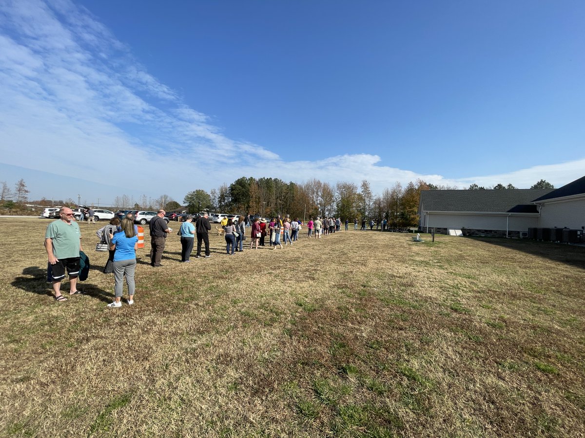 DelawareForests's tweet image. @scd_de native tree giveaway in Georgetown - Last Thursday, in less than 30 minutes, 200 trees were given away to the community 🌳 These trees were provided by @DNRECClimate - Thank you for partnering with us. The turnout was incredible! #NetDE #communitrees