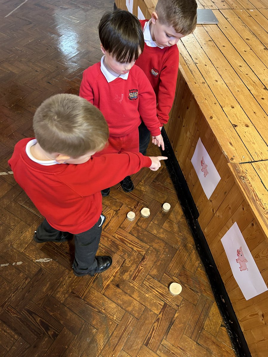 Roscoe_Primary's tweet photo. Today Reception received word that the wind was so strong, that it had blew down the three little pigs’ homes. We needed to work together to find the materials that had the most, using our subitising skills!🐷 #RP_Reception #RP_Maths https://t.co/TOxyawvc3P