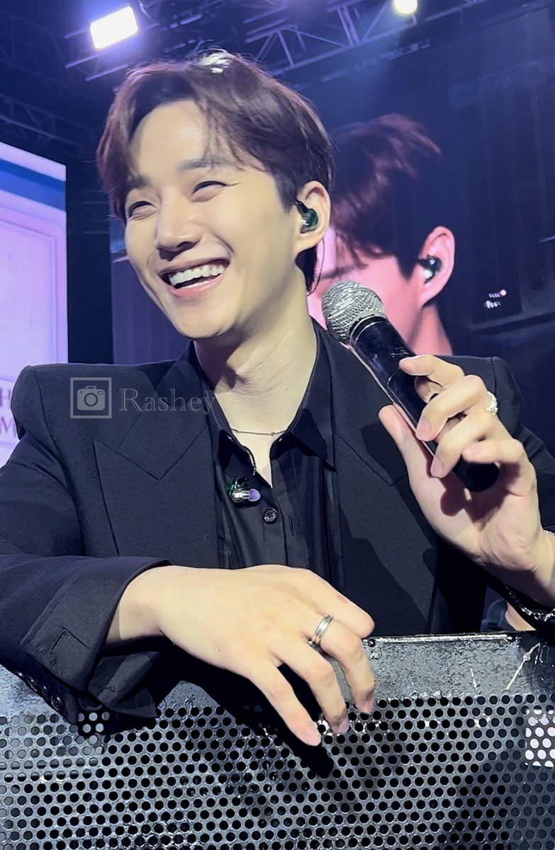 RasheySoles's tweet photo. I still can't believe it. It's so surreal! I thought I was seeing a real angel sent from above.💛
Sobrang gwapo ni Junho. Nakakaiyak yung pinapanood mo lang siya dati tapos ngayon padaan daan na lang sa harap mo.😭
#LeeJunho #LeeJunHoInManila #JUNHO_THE_MOMENT_2023 #2pmleejunho https://t.co/jV8yKx7GEZ