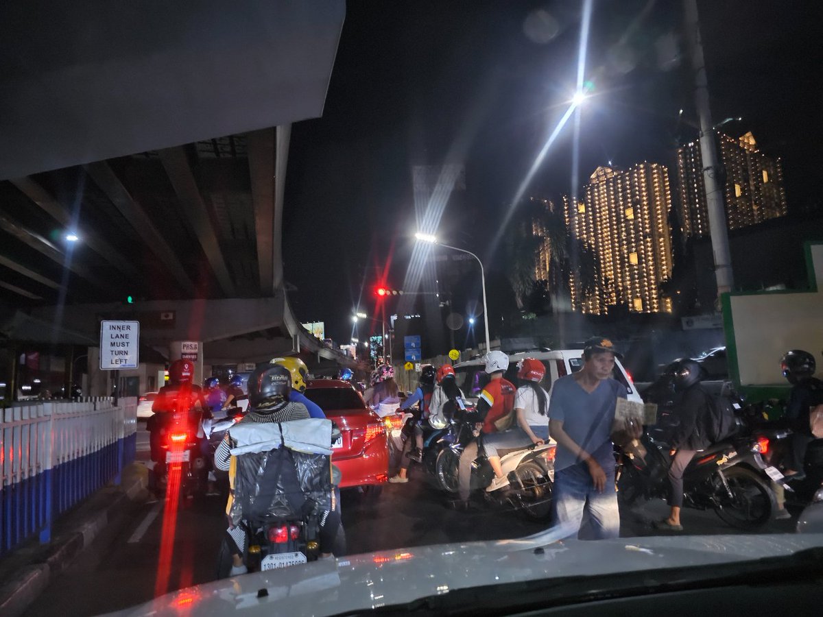 junleido's tweet photo. @PasigInfo @VicoSotto Sana naman po Mayor Vico maalis ang ganiyo sa ating mga daan. Traffic hazard na po sila e parang mga PRO naman. https://t.co/z1E84aIDWA