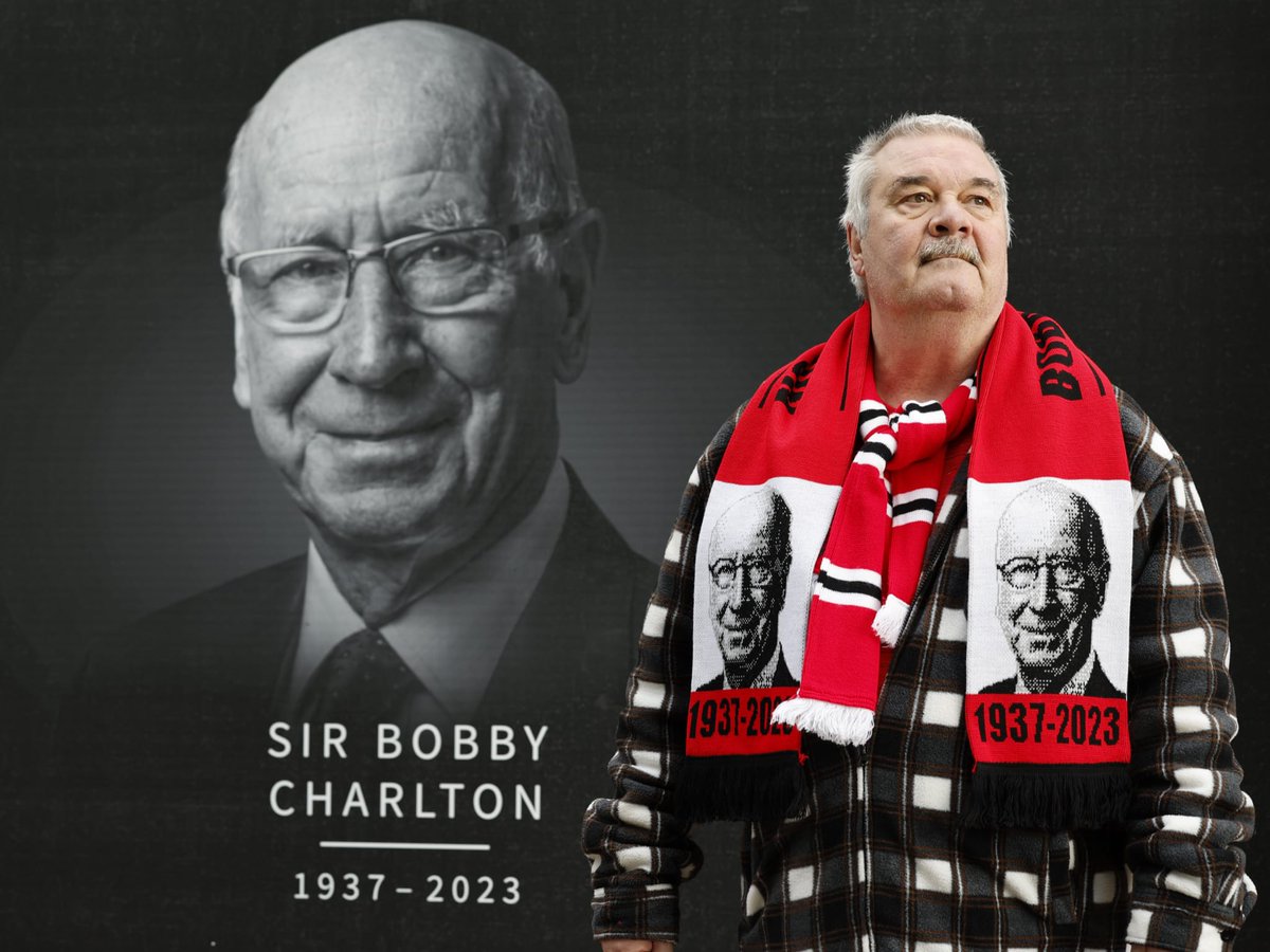 Today, we joined the world and in particular #MUFC fans in paying our respects for Sir Bobby Charlton as his procession came past Old Trafford towards the Manchester Cathedral.