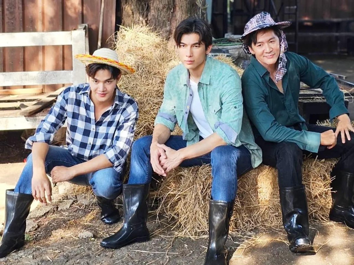 LengNatthaphon's tweet photo. เลี้ยงงัวพันธุ์ครับ😁

#คล้าว #มิวศุภศิษฏ์ 
#เล้ง #ณัฐพล
 IG:Lengnatthaphon 
#ขวัญใจกองถ่าย นะเนี่ย  ❤️
#กองถ่าย #Q22
#มนต์รักลูกทุ่ง๒๕๖๗
#Fallinginlove
#ช่อง3HD #ดูทีวีกด33
#เร็วๆนี้ #และรับชมได้ที่
#WeTVth
#WeTVละครไทย https://t.co/RoLYLsC2si