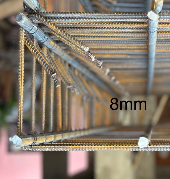 atakanbakilan's tweet image. Uygulamada az önem verilen konulardan biri etriye büküm çapları. Maalesef çoğunlukla 8 ve 10 luk etriyeler aynı çapta (35-40mm) bükülmekte fakat büküm çapı donatı çapına göre ayarlanmalı. Şantiyemizden örneklerle, 10mm çaplı etriye 50mm (x5) çapta, 8mm çaplı etriye ise 40mm çapta…