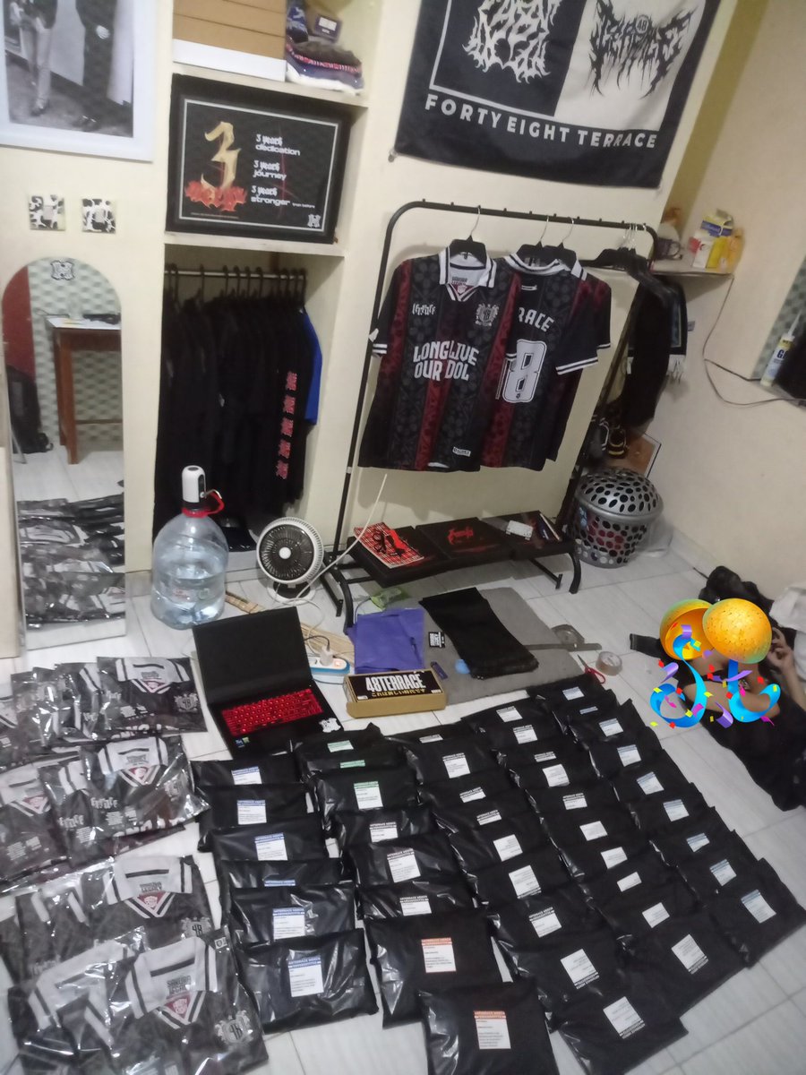 48terrace_merch's tweet photo. #48TerracePackingDay hari ini seperti biasa dibantu salah satu personil dari @48MLC48 agar supaya cepat dan segera berangkat menuju kastemer tercintahh ✋
#48Terrace
#KongsiDagangMLC https://t.co/enlryKeXKQ