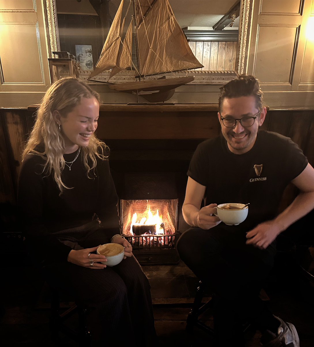 oldshiprichmond's tweet image. ❄️❄️❄️ It's officially chilly season!

Why not have a warming cup of builders tea  or hot java ☕ (or perhaps something stronger! 🍺) in front of our TWO genuine fireplaces 🔥😊? 

Warm up and combat the winter blues with us...we can't wait to see you! ⚓
#publife #pubsofrichmond