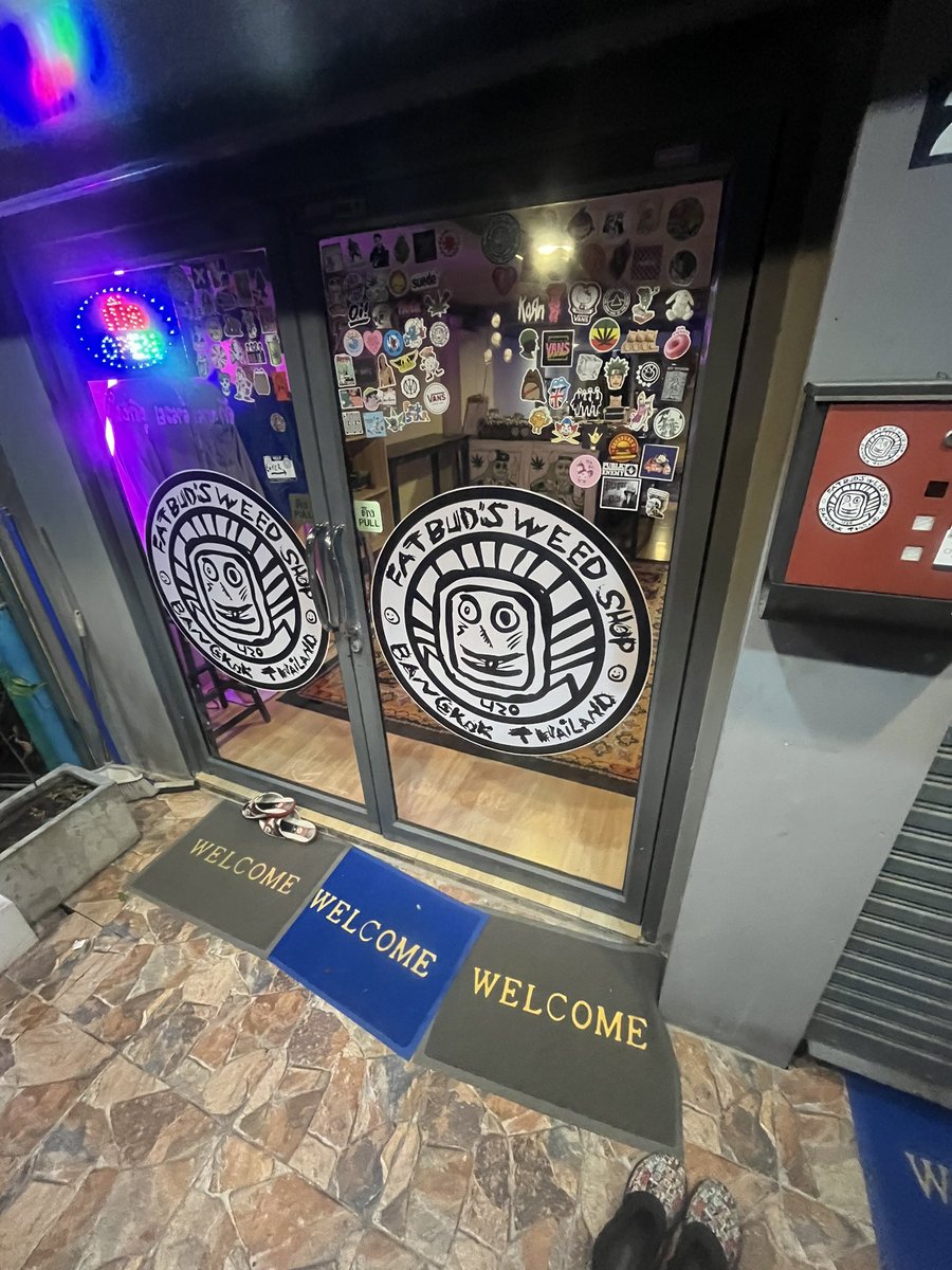 fatbudsthai's tweet photo. ทางร้าน Fat Buds Weed Shop เปิดสาขาที่ ออน นัท มีโปรโมชั่นพิเศษ แจก Joint ฟรี ที่ Smoke Lounge ชั้น 3 และพื้นที่สูบบุหรี่บนดาดฟ้า รับประทานอาหารแบบใหม่ๆ และสนุกไปกับเรากันนะครับ! #FatBuds #WeedShop #Bangkok #ยินดีต้อนรับชาวญี่ปุ่น 🌿🎉
📍On Nut Fat Buds
https://t.co/Jy4x1Yu6cb https://t.co/1X2fVUkrOo