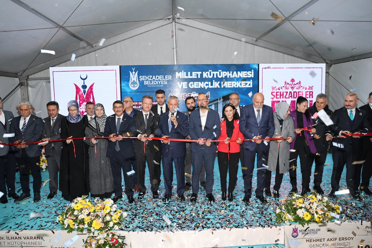 Şehrimizin kalbinde, eşsiz mimarisi, zengin içerik ve öğrenme alanları ile halkımızın hizmetine kazandırdığımız içerisinde;
 
📚10 Bin’den fazla kaynağı barındıran Prof.Dr.ilhan Varank Millet Kütüphanesi, 

🎼📖🧮 Derslikler ve Ayölyelerin olduğu Mehmet Akif Ersoy Gençlik Merkezi