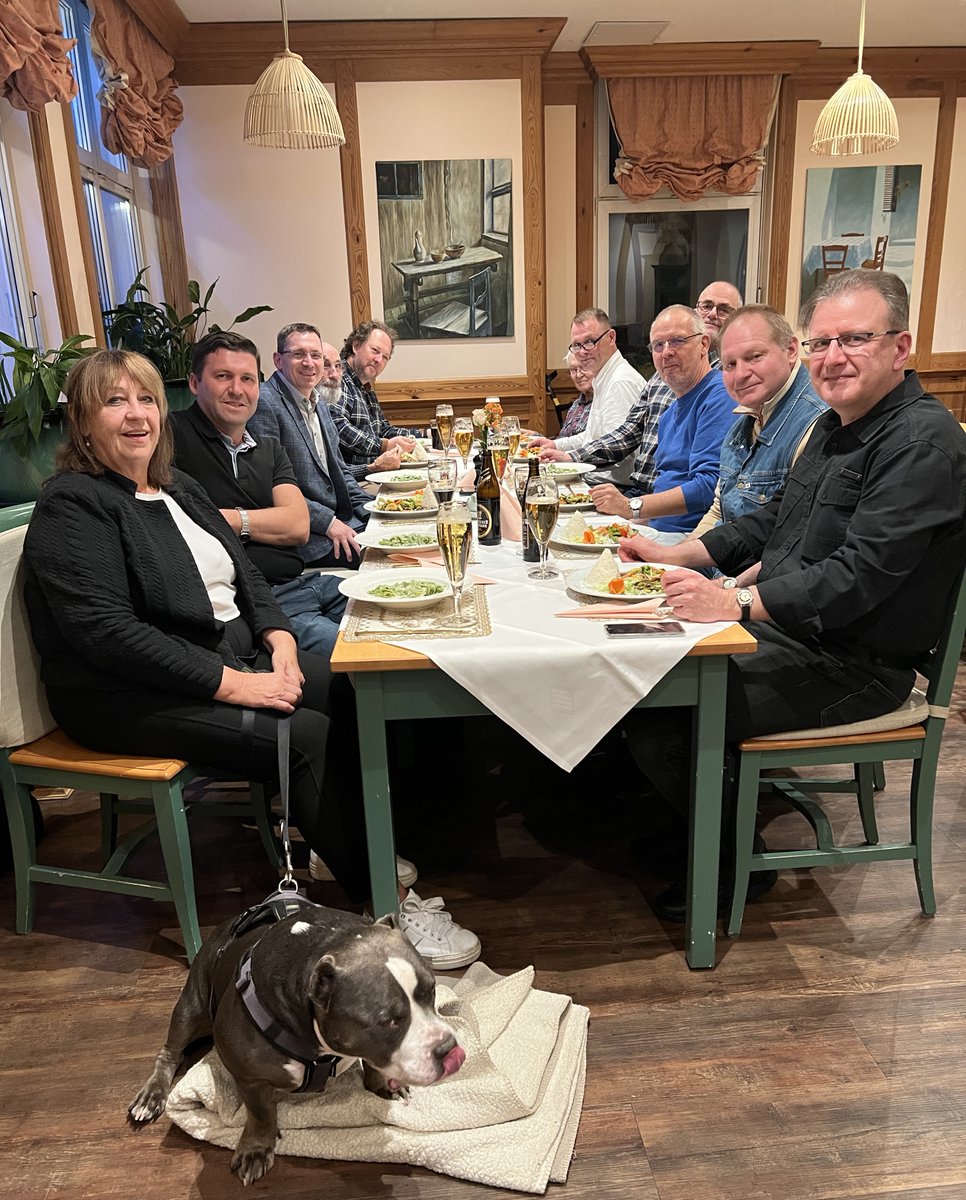 AfDFraktionMahe's tweet photo. Die AfD-Fraktion Marzahn-Hellersdorf war am Wochenende auf Klausur. Nachdem die bisherige Arbeit reflektiert und wichtige Weichen für die Zukunft gestellt wurden, war Zeit für ein Abendessen.

#afdmahe #bvvmahe #bvv #marzahn #marzahnhellersdorf #afdfraktionmahe #afdberlin https://t.co/IS7nY2O03F