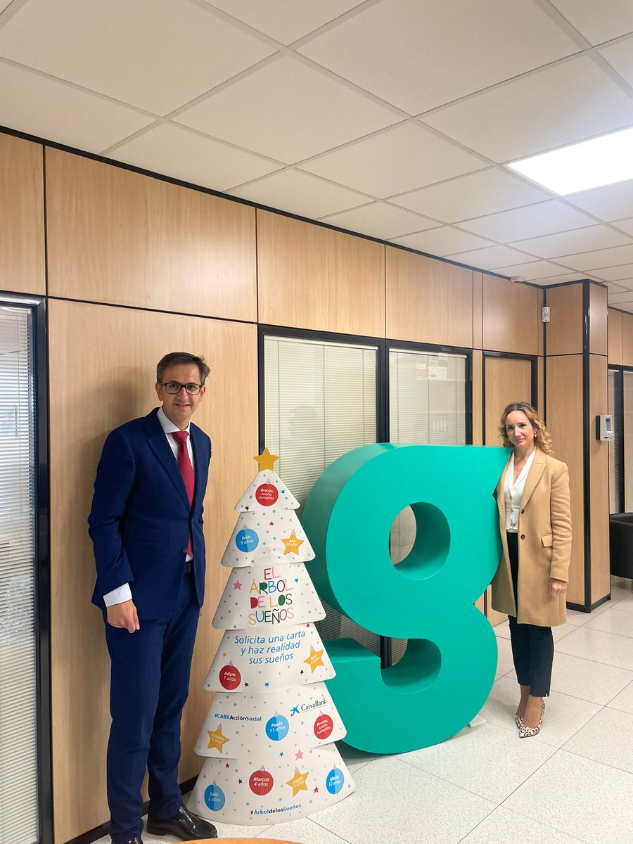 GevoraConstSA's tweet photo. @caixabank a través de la @FundaciolaCaixa, ha realizado entrega a @GevoraConstSA del #ÁrboldelosSueños.

Esta Navidad, cumple el sueño de un niño o niña en situación de pobreza, nosotros ya lo hemos hecho!!

#ÁrboldelosSueños #obrasocial #Caixabank #pobreza https://t.co/FrZz9c7Auw