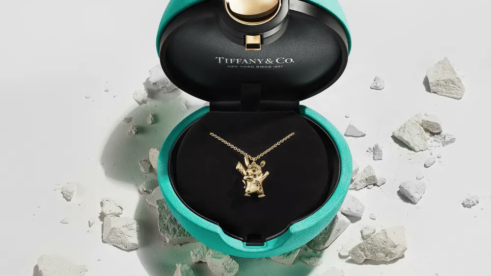 The Grapevine π (@thegrapevinenws) on Twitter photo π¨ This is not a drill π¨
<a href="/TiffanyAndCo/">Tiffany & Co.</a> X <a href="/DanielArsham/">Daniel Arsham</a> X <a href="/Pokemon/">PokΓ©mon</a> have collaborated together to create an exclusive Pokemon jewellery collection.
The pendants feature Pikachu, Charmander, Mew, Cubone, Jigglypuff and Squirtle in a Pokemon ball case.
highsnobiety.com/p/tiffany-daniβ¦ π¨ This is not a drill π¨
<a href="/TiffanyAndCo/">Tiffany & Co.</a> X <a href="/DanielArsham/">Daniel Arsham</a> X <a href="/Pokemon/">PokΓ©mon</a> have collaborated together to create an exclusive Pokemon jewellery collection.
The pendants feature Pikachu, Charmander, Mew, Cubone, Jigglypuff and Squirtle in a Pokemon ball case.
highsnobiety.com/p/tiffany-daniβ¦