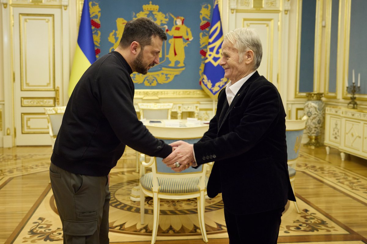 ZelenskyyUa's tweet image. Mustafa Dzhemilev, the leader of the Crimean Tatar people, turned 80 today.
 
I congratulated him and thanked him for defending the freedom of Ukraine and the Crimean Tatar people. I also awarded him the Hero of Ukraine title.
 
Mustafa Dzhemilev is a strong, worthy, and brave…