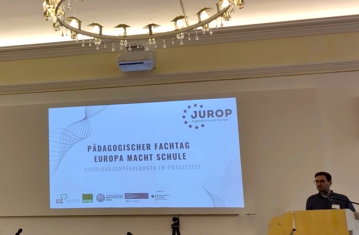 <a href="/Cornel_Helmer/">Cornelius Helmert</a> führt erste Befunde aus: "Den befragten Jugendlichen war häufig nicht bewusst, welche ihrer Themen, Anliegen &amp; Fragen wesentlich auf europäischer Ebene geregelt werden".