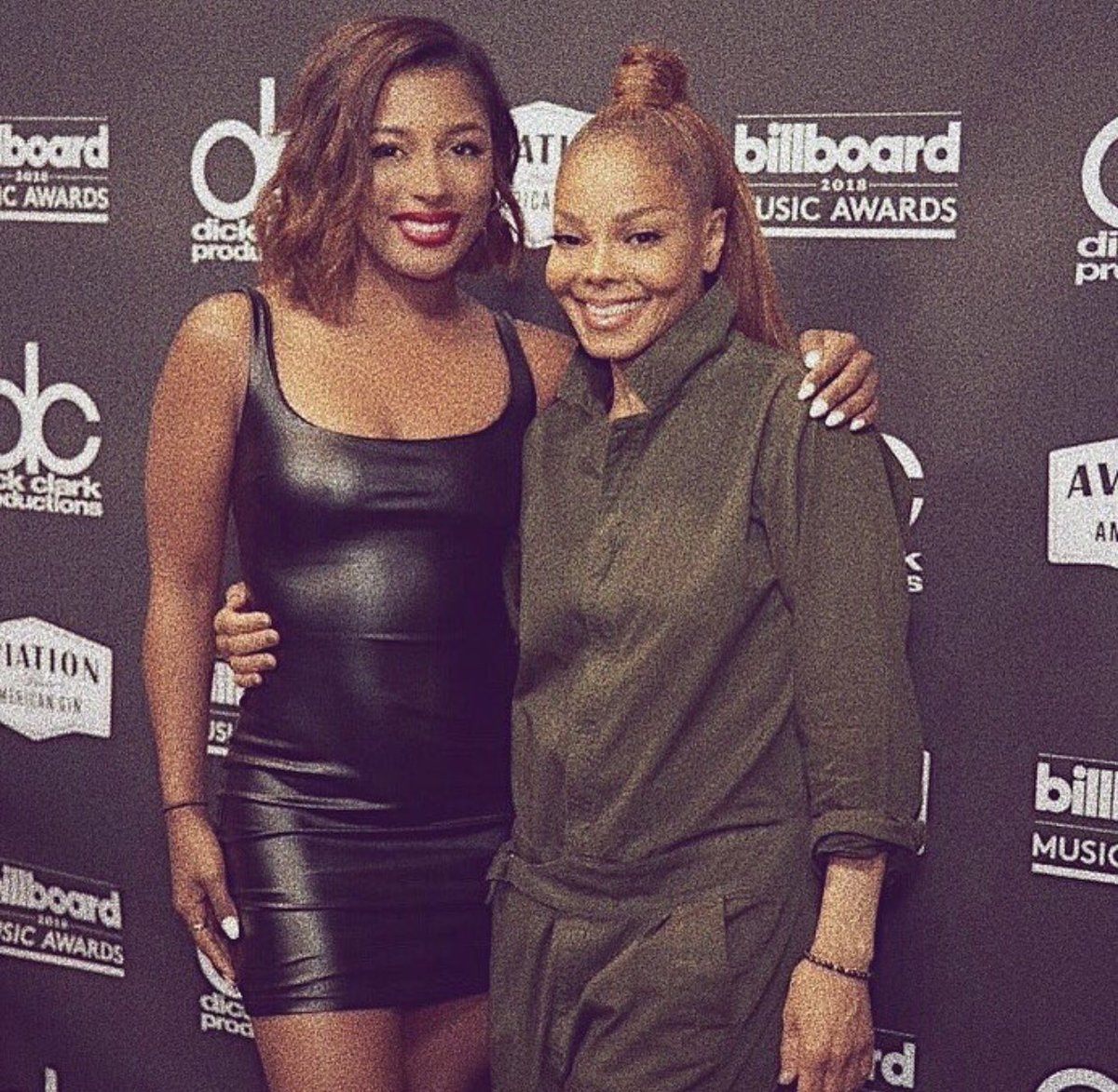 victoriantribe's tweet photo. 2018 | 2023
@VictoriaMonet x @JanetJackson 

©️ → @chanellington (second picture) https://t.co/SuaFvdxXlb