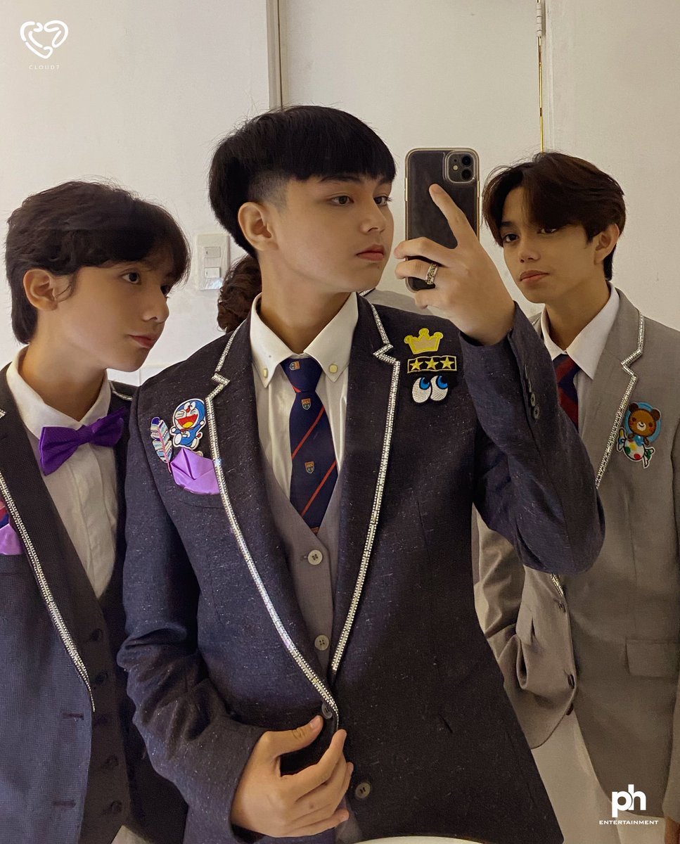 cloud7_ph's tweet photo. [#Selca]  I got you a Migz, Me, and PJ's mirror selca. 😊

-Lukas https://t.co/3WJuXtRQgx