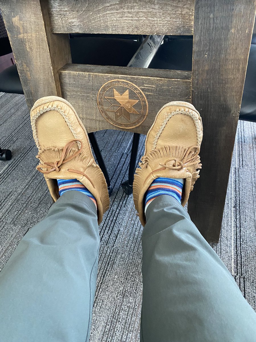 75jcb's tweet image. It is #RockYourMocsWeek Are you rocking your Mocs @kprschools @KPRIndigenous ???