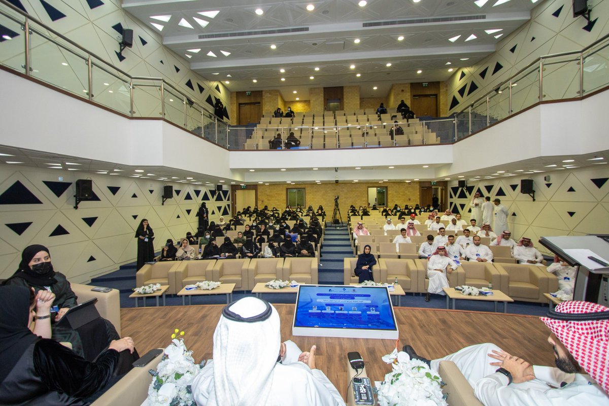 saa_ksu's tweet photo. تم عقد الجلسة الحوارية الخامسة بعنوان:
القيمة المضافة للمراجع الخارجي على جودة التقارير المالية
شكرا للضيوف:
أ. ليلى الخليفة أ. خالد السبتي أ. أسامة السديس أ. سعد الخثلان والشكر موصول للأستاذة هناء المغامس @hana_mug  على إدارة الجلسة
شكرا للحضور الكريم
#ملتقى_اليوم_العالمي_للمحاسبة 📷#محاسبة_الحاضر_تشكيل_المستقبل📷