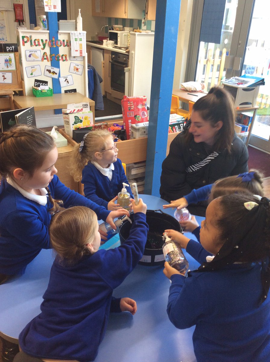 We enjoyed our Anti-Bullying Workshop today. We made friendship soup and designed our own odd socks.  We loved seeing our grown ups. @TPAF2WF #TPAJigsaw #AntiBullyingWeek #OddSocksDay