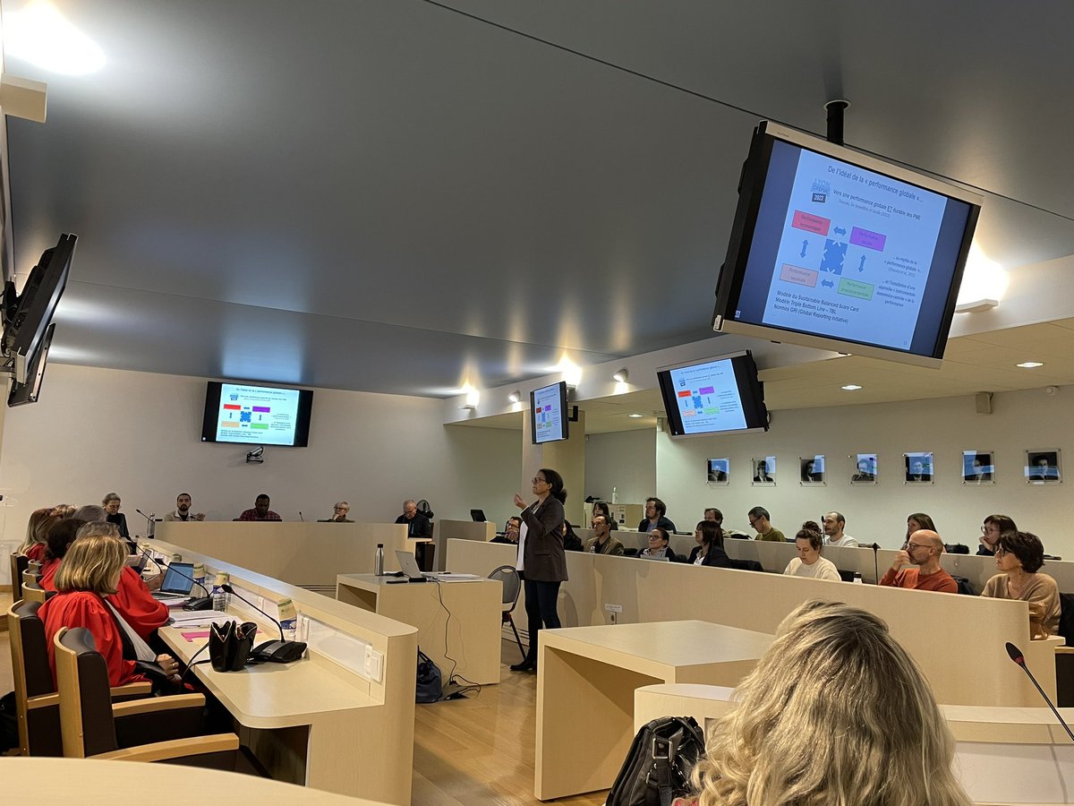 Laboratoire Coactis (@labo_coactis) on Twitter photo <a href="/ChristineTeyss2/">@ChristineTeyssierUJM</a> est en train de soutenir son HDR à l’ <a href="/Univ_St_Etienne/">Université Jean Monnet Saint-Étienne</a> . Son mémoire porte sur le " Développement de l'entreprise et performance durable : une approche par les paradoxes de performance". <a href="/ChristineTeyss2/">@ChristineTeyssierUJM</a> est en train de soutenir son HDR à l’ <a href="/Univ_St_Etienne/">Université Jean Monnet Saint-Étienne</a> . Son mémoire porte sur le " Développement de l'entreprise et performance durable : une approche par les paradoxes de performance".