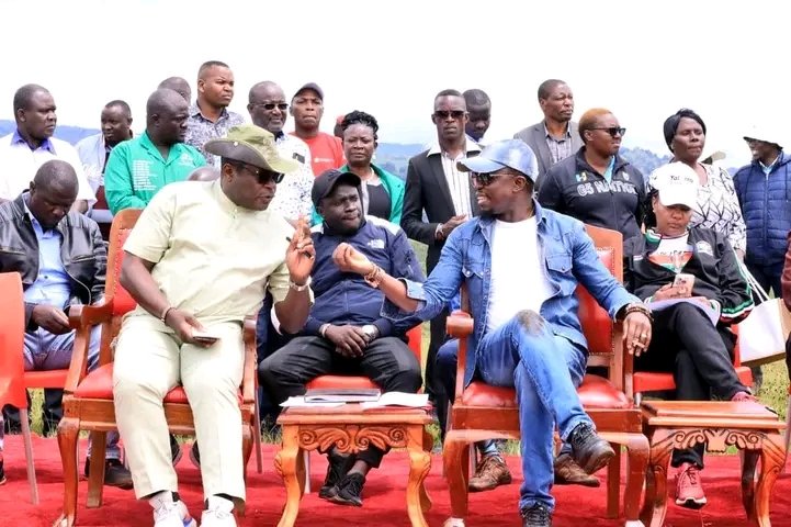 Victorw63116567's tweet photo. CS @AbabuNamwamba today presided over the National Tree Planting exercise in Bungoma County. The CS is overseeing the growing of 100,000 trees across the county, as the climate change mitigation measures gathered pace.
#LetGoGreen https://t.co/5HIf1C0X9M