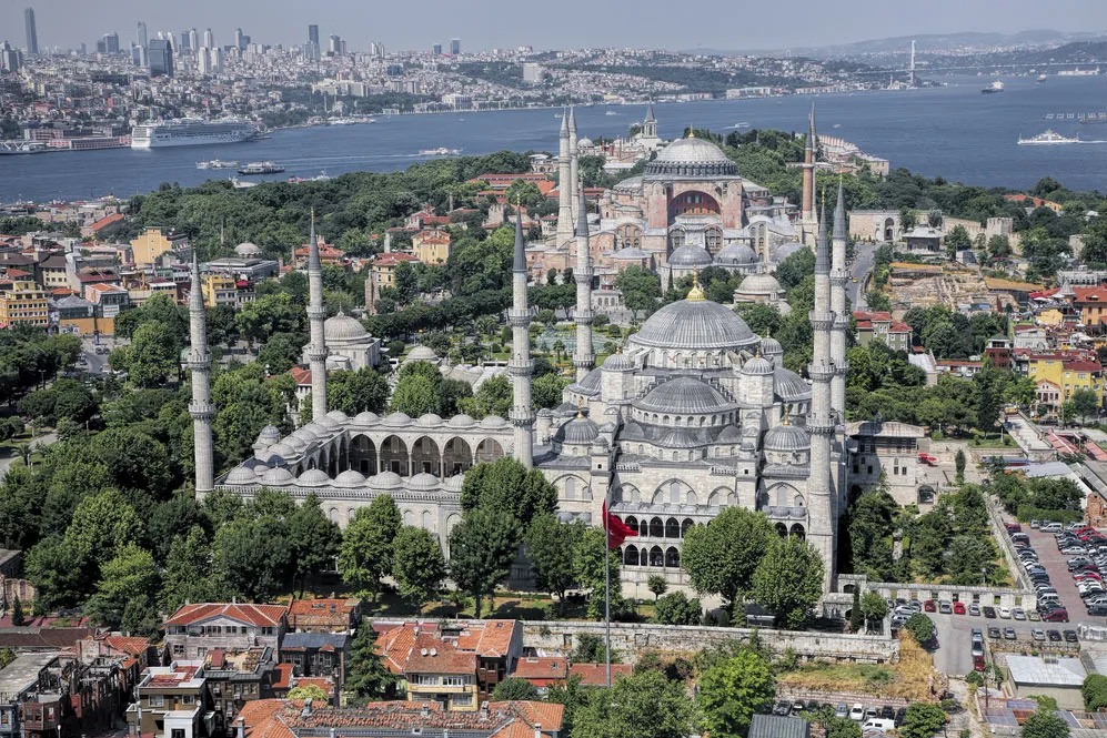 Istanbul, one of the most valuable brands of Türkiye, ranks 25 in Kearney’s Global Cities Index, rising 3 places compared to last year.

#CenturyofTürkiye🇹🇷

#GlobalCities 

#Istanbul