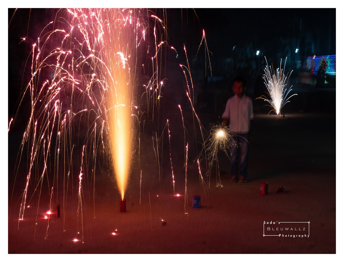 bleuwallz's tweet photo. #Diwali #flowerpot #diwali2023 #firecrackers #nikon #Hyderabad https://t.co/zETKiboslZ