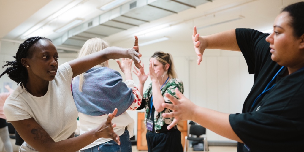 ThePaperBirds's tweet image. ONE WEEK LEFT TO APPLY!!! We are on the hunt for the very best artist/facilitators to join our freelance team of  workshop leaders.
If you are an experienced practitioner, based in the MIDLANDS, N-EAST or N-WEST, then GET IN TOUCH!

thepaperbirds.com/opportunities/
📷Emma Hare