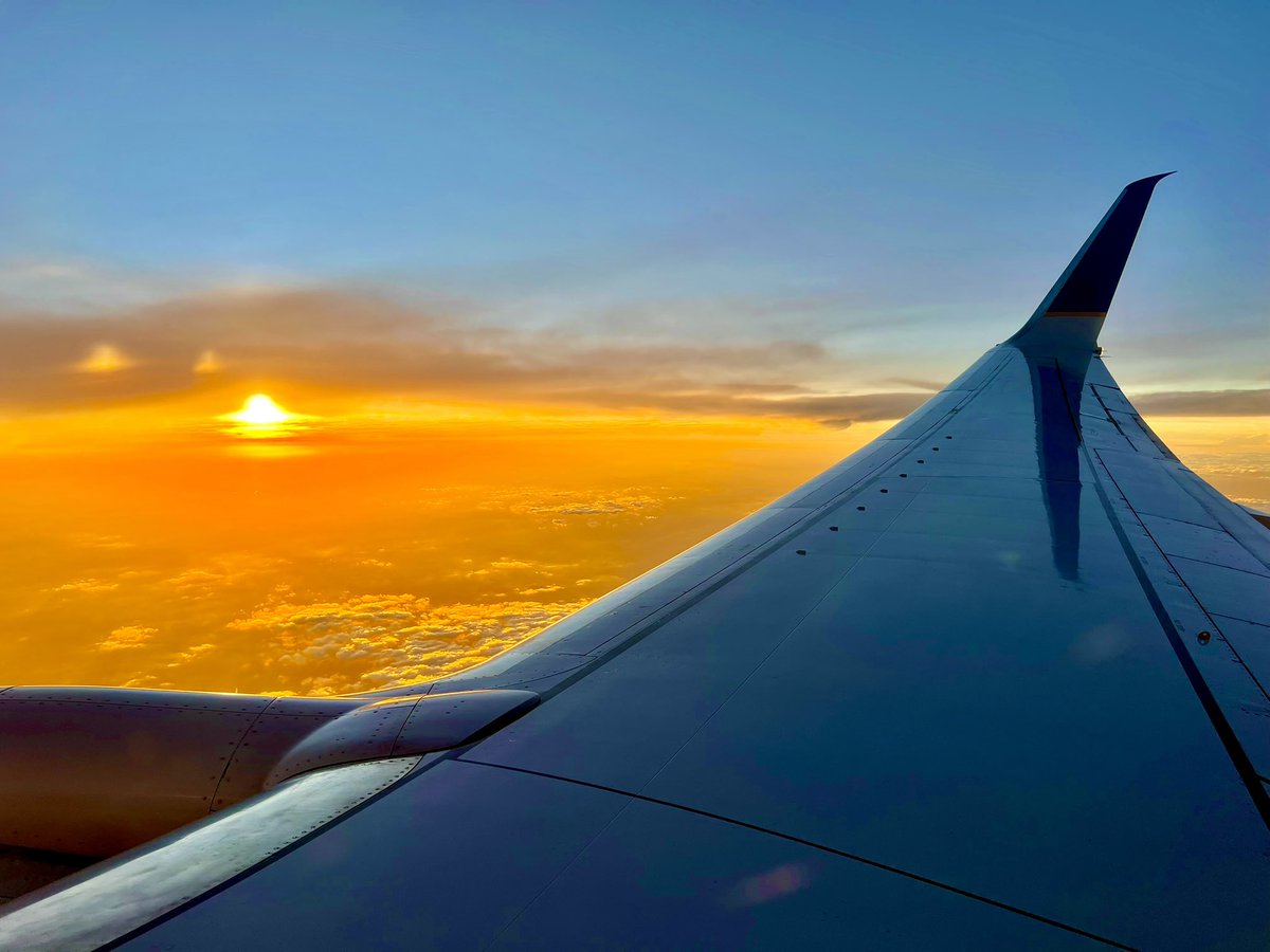 It’s #Top4Orange photos 📸 for this week’s #Top4Theme @obligatraveler @intheolivegrov1 @ararewoman @jollyhobos Sunset over a Hawaiian bay When afternoon sunlight bounces off of sandstone Ominous skies in the southern hemisphere Airborne sunset above northern Arizona