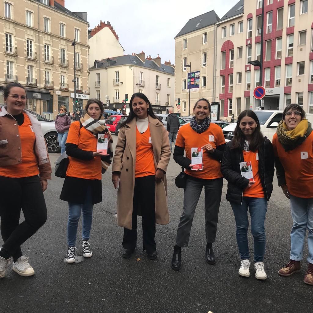 Nos équipes de La Roche-sur-Yon, Angers et Nantes ont réalisé une action de communication dans le centre de Nantes, mercredi dernier.

👥 L’occasion d’échanger avec les passants sur l'importance et les accompagnements permettant de bien vieillir à domicile.