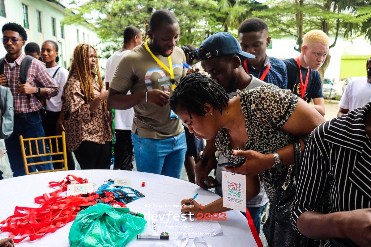 gdgcloudph's tweet image. DevFest Port Harcourt 2023 was a true celebration of tech, innovation and community🎉
You all showed up and showed out, everyone looked amazing and had fun.💃💃
PS: stay tuned for official pictures 🤭
Tag who you saw and connected with 👇
#DevFestPH2023