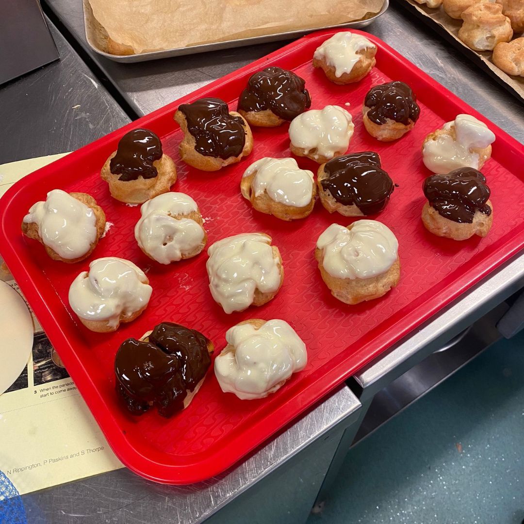 Check out Kev teaching our STEPS learners how to make profiteroles! 😋 🍫 

Our catering tutor provided our learners with an amazing cooking lesson, helping them develop valuable life skills 🙌

What do we think? Bake off worthy? @PrueLeith @NoelFielding @AlisonHammond #GBBO