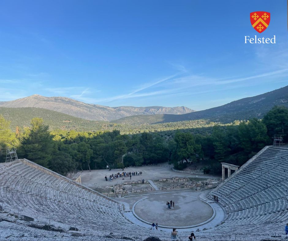 FelstedSchool's tweet image. 🏛️ Over Half Term our @ClassicsFelsted pupils enjoyed a fascinating and informative trip to Greece to see the very sights they will be learning about as they enter into their A Levels. Read more from Jasmine W &amp;amp; Logan C: bit.ly/Felsted-Classi… #FelstedAdventure