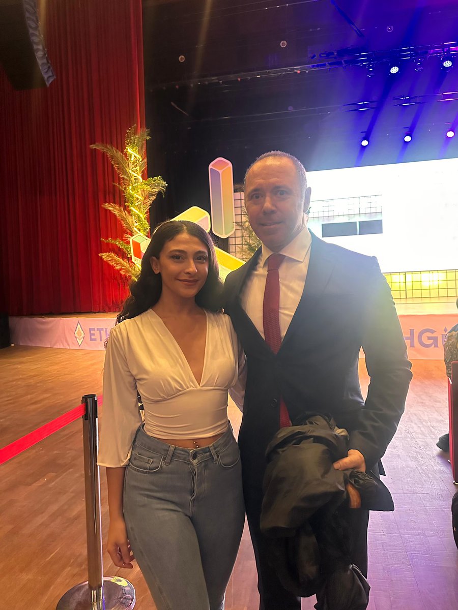 BadlandYW's tweet photo. Bayılcam çok iyiyiz @SantManukyan ✨
@EFDevconnect @eth_gunu
#ETHGünü #Devconnet https://t.co/CQ8MpDnDQl