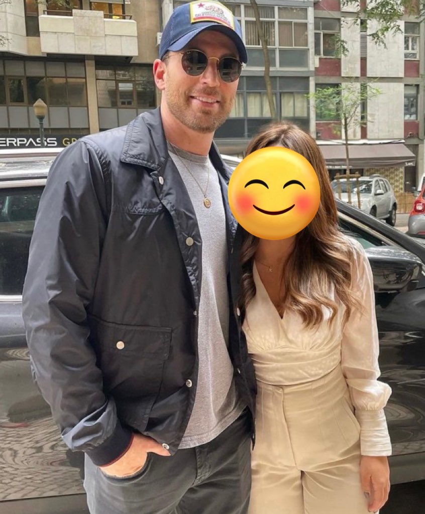 NEW: Chris Evans with a fan in Portugal 🫶