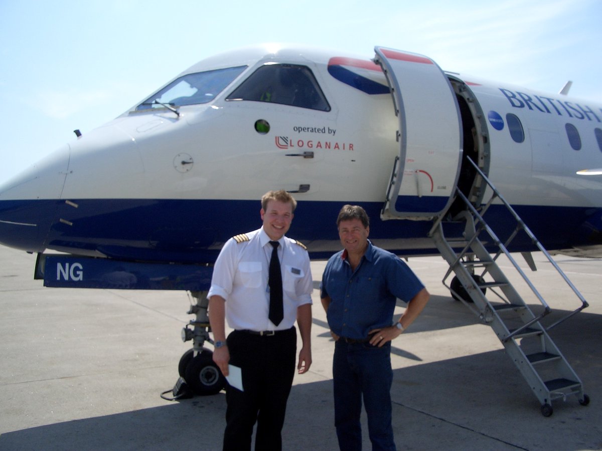 FlyLoganair's tweet image. From pies to the skies. 🥧➡️✈

Season 3 of #FlightLOG has officially taken off! Meet our Head of Training, Captain Ronan Milne, and hear all about his journey as he left behind his family bakery to head to the skies. 

Listen now ➡️ bit.ly/3QVM4HT

Available on Spotify,