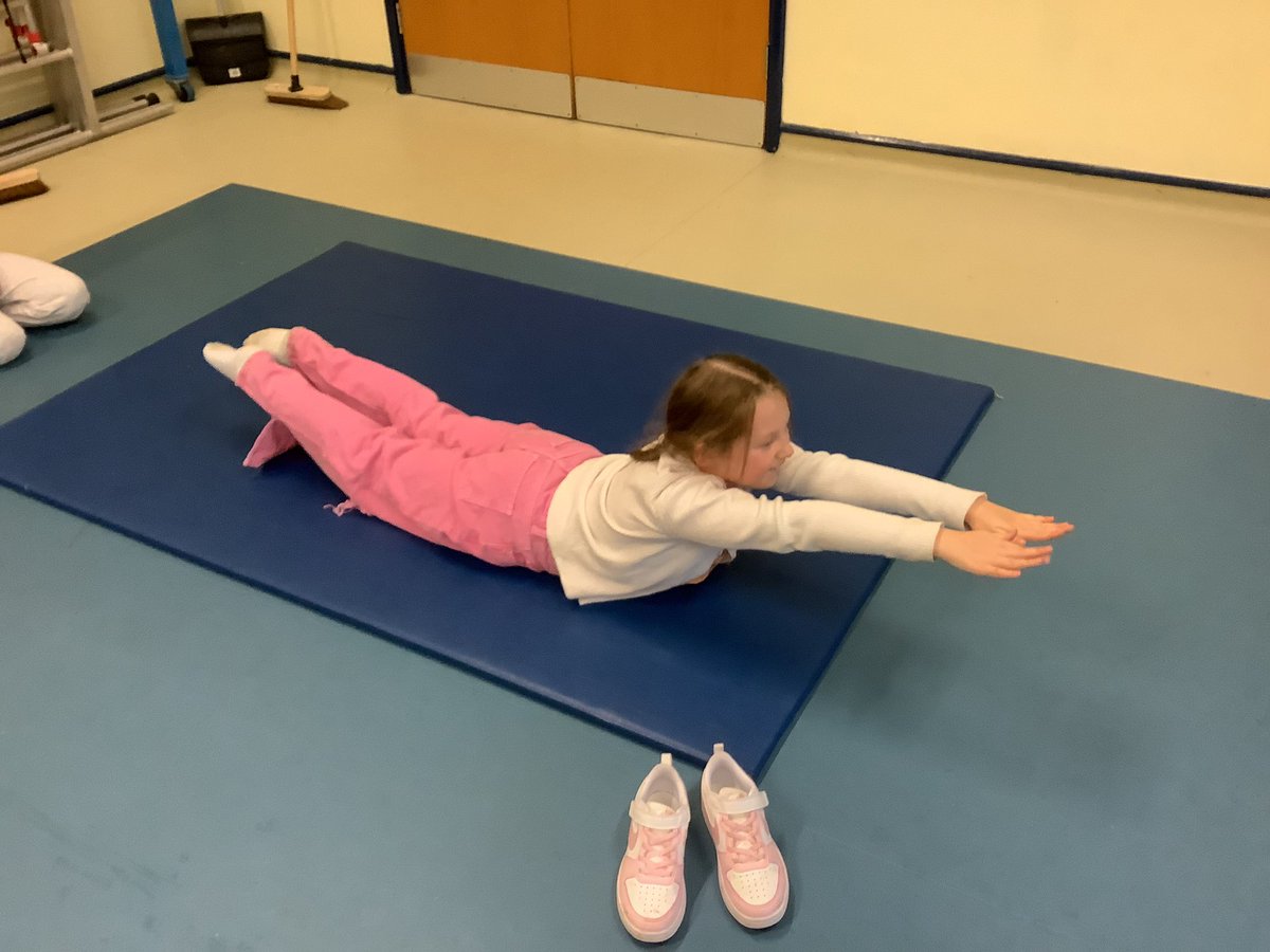 murdishawwest's tweet image. Year 5’s gymnastics this afternoon 🤸‍♀️ Beginning handstands and striking various poses. #mwcpsport