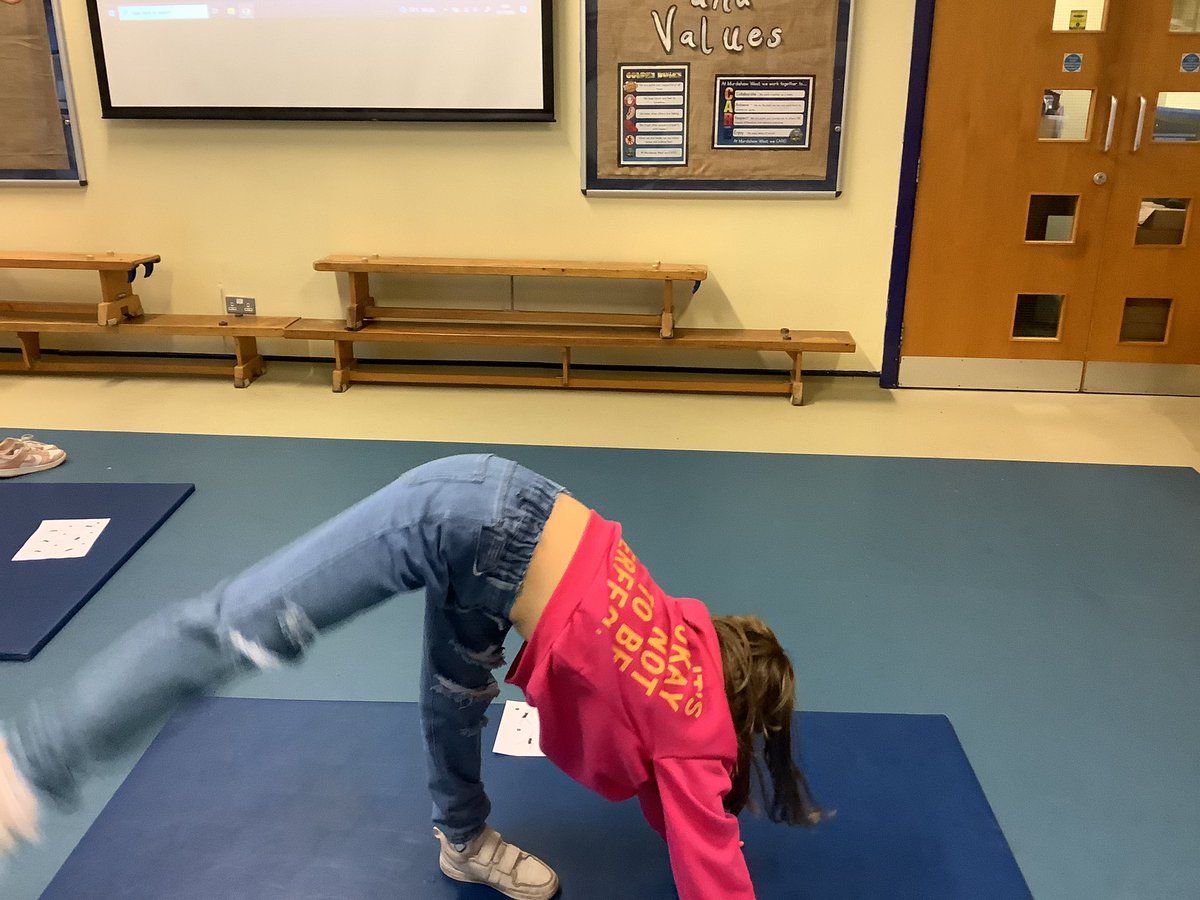 murdishawwest's tweet image. Year 5’s gymnastics this afternoon 🤸‍♀️ Beginning handstands and striking various poses. #mwcpsport