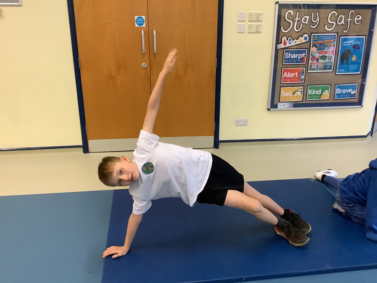 murdishawwest's tweet image. Year 5’s gymnastics this afternoon 🤸‍♀️ Beginning handstands and striking various poses. #mwcpsport