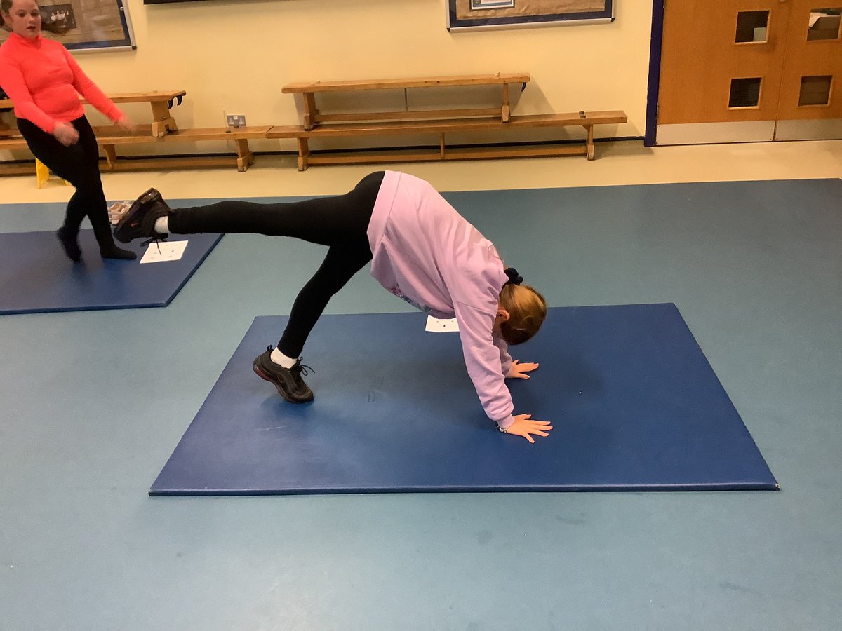 murdishawwest's tweet image. Year 5’s gymnastics this afternoon 🤸‍♀️ Beginning handstands and striking various poses. #mwcpsport