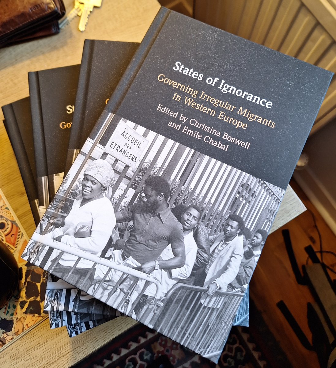 There are few joys quite so pure as the one felt when taking delivery of a new book, especially one filled with brilliant insights from the <a href="/seeingimmigrant/">Seeing Immigrants</a> team. I hope some of you (especially historians!) will read it, if you can. 

For more details:  cambridge.org/gb/universityp…