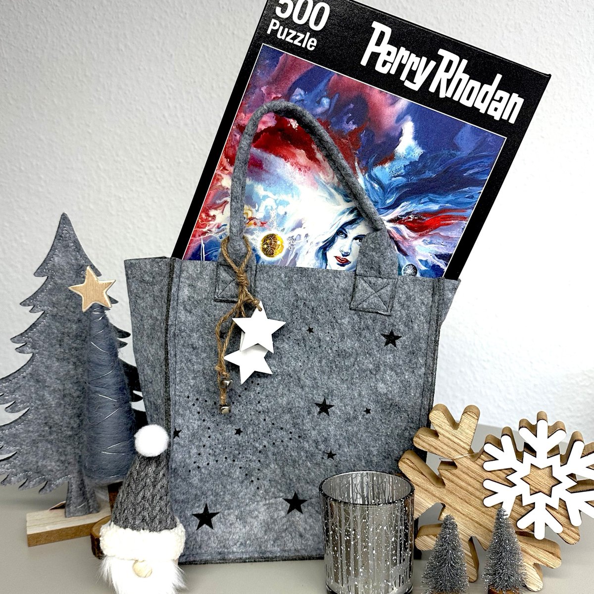 Schon alle Weihnachtsgeschenke beisammen? Nein? Wie wäre es mit unserem schicken PERRY RHODAN-Puzzle?

Macht auch in weihnachtlichem Setting was her, oder nicht?
