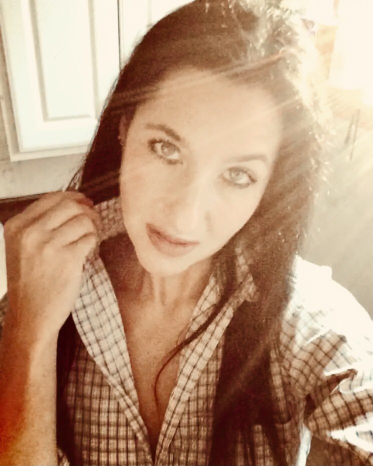 AlexandraHolzer's tweet photo. “He who is greedy for gain troubles his own house, But he who hates bribes will live”. Proverbs 15:27
Integrity. Many people bow down to the almighty “dollar” and do some outright questionable things.
Dark does NOT over shadow the light.
#holzerisms
#holzer
#alexandraholzer https://t.co/xNc88irFQv