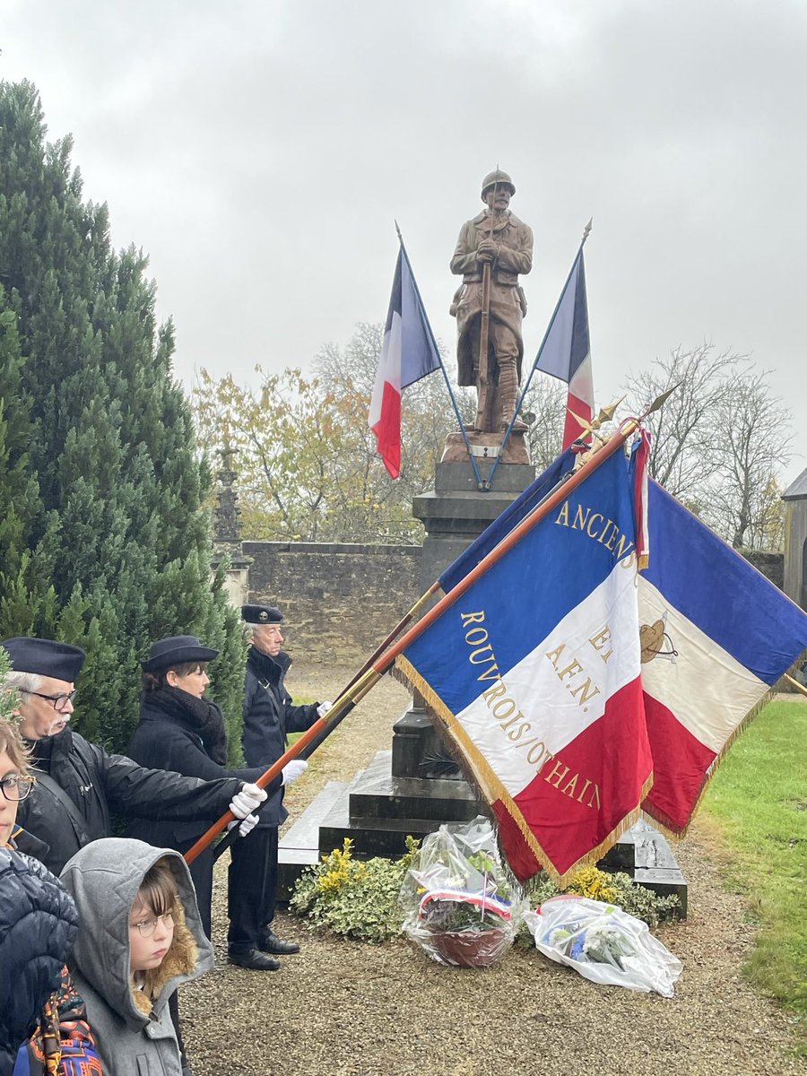 BenoitWatrin's tweet image. Commémoration du 11 novembre aujourd’hui à Rouvrois/Othain en présence des enfants de l’école.
Merci à eux pour leur implication et leur curiosité, ainsi qu’aux instituteurs  pour le travail de transmission de la mémoire.
@Prefet55 @DSDEN55