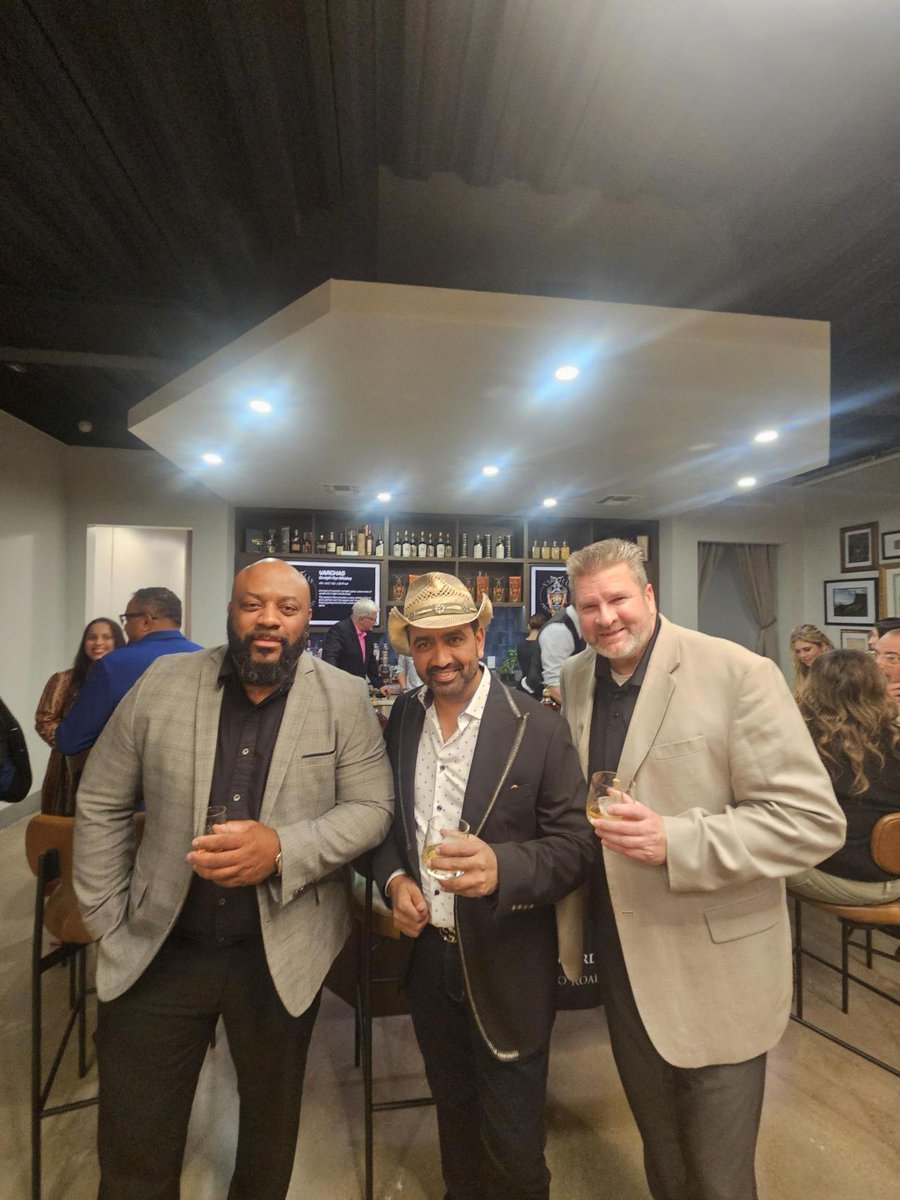ShankarDistillr's tweet image. 🥃🎉 A Toast to Success! Varchas Whiskey event at The Algiers Club in Dallas, Texas extraordinary! 

A thank you to all for the evening filled with flavor, sophistication, and Varchas.
 
📸 Tag us in photos &amp;amp; share your moments using #Varchas #varchaswhiskey #varchasmoments.